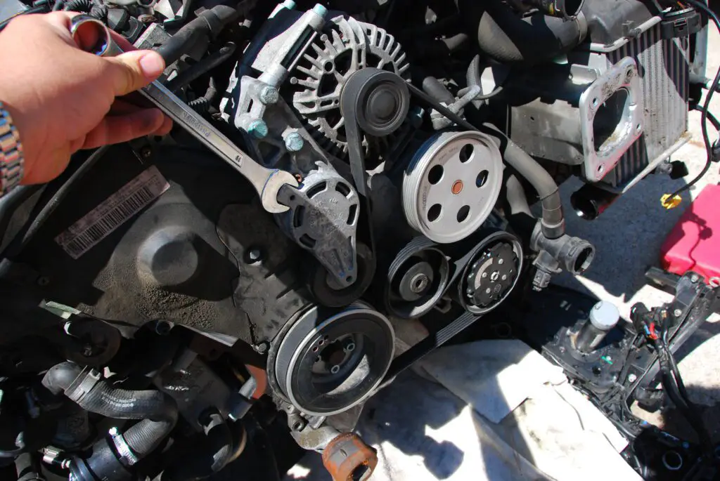 what causes a serpentine belt to break