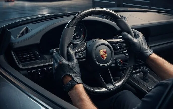 The Right Way To Hold The Steering Wheel